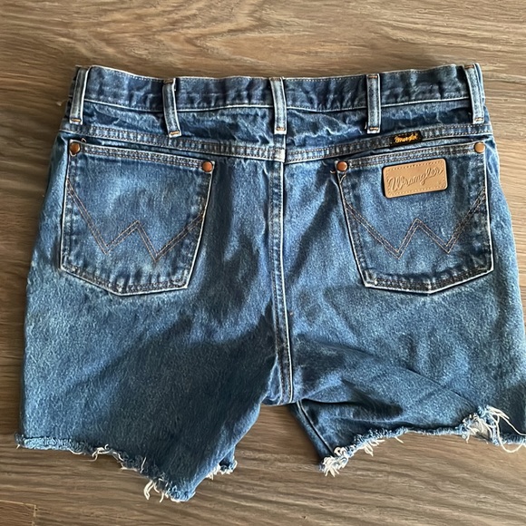 Wrangler denim cut off high waist jean shorts - Picture 2 of 5